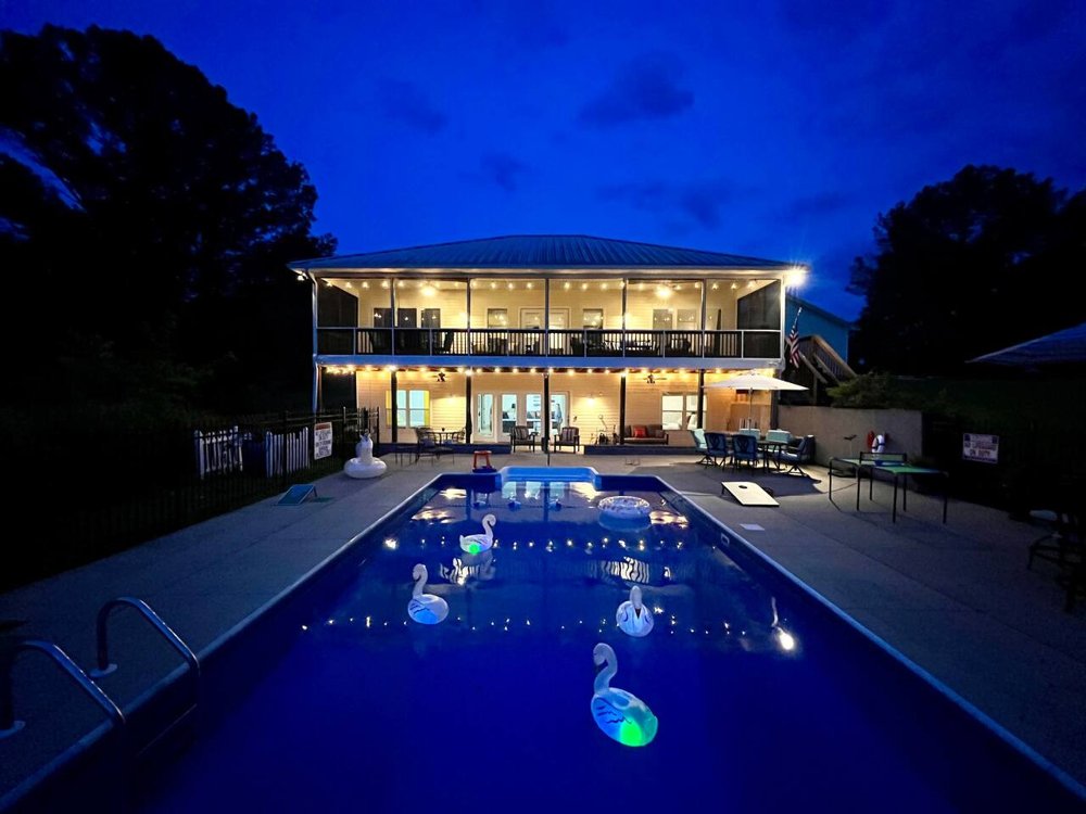 Private Saltwater Pool / Diving Board / Dock